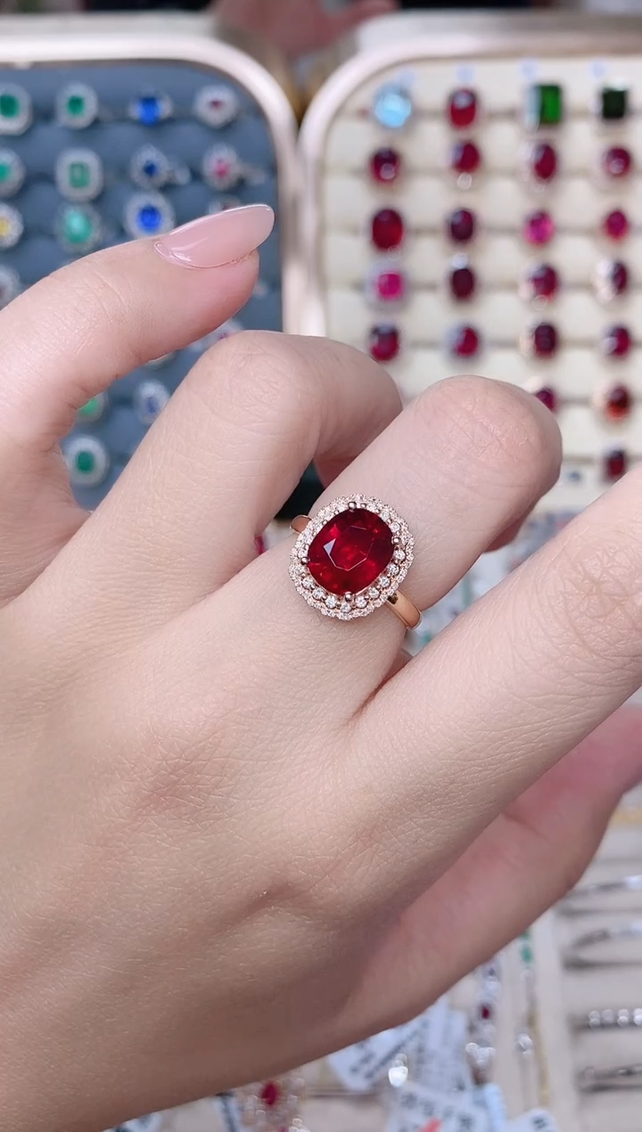 18K金镶嵌碧玺戒指碧玺2.85CT