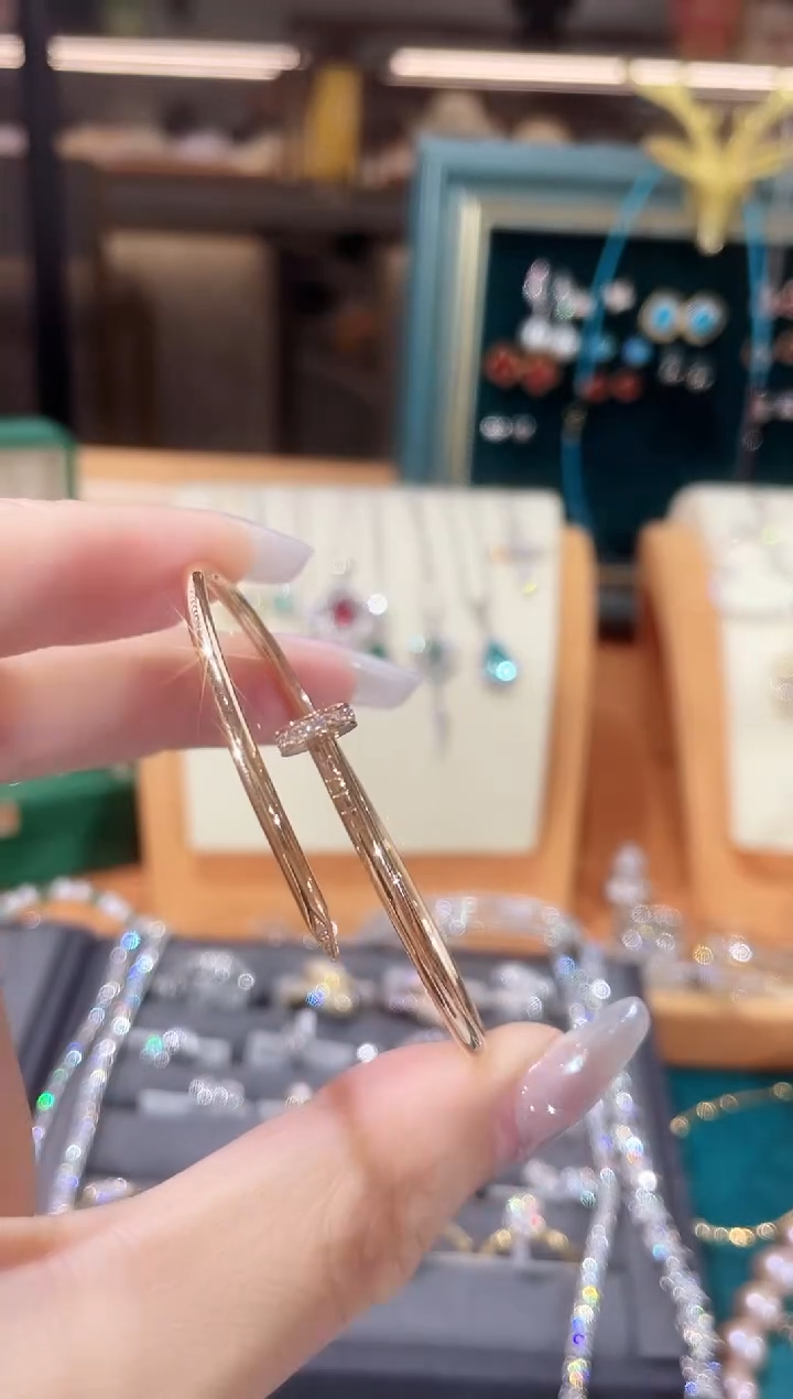 手镯18K金镶嵌钻石手镯