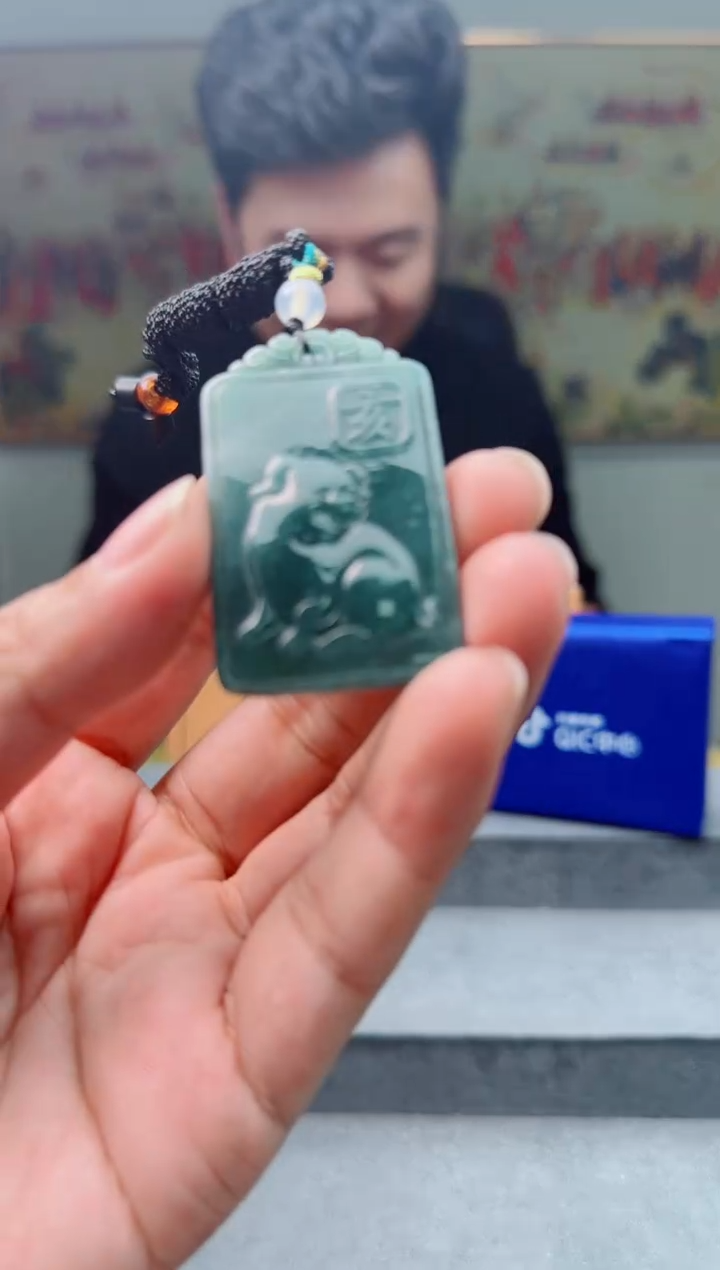 【闪购商品】翡翠颈饰未镶嵌猪