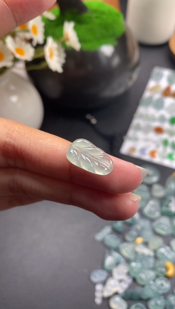 颈饰未镶嵌翡翠冰种叶子