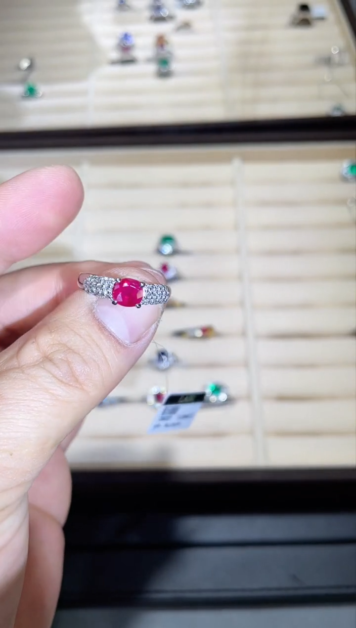 【闪购商品】红宝石戒指18K金镶嵌1.21ct