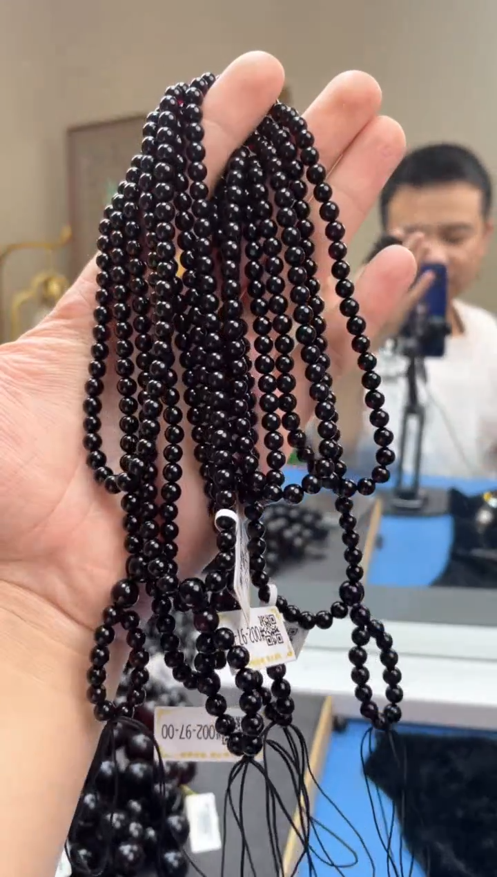 【闪购商品】琥珀裸石未镶嵌ZZF0098多样性发其中一件