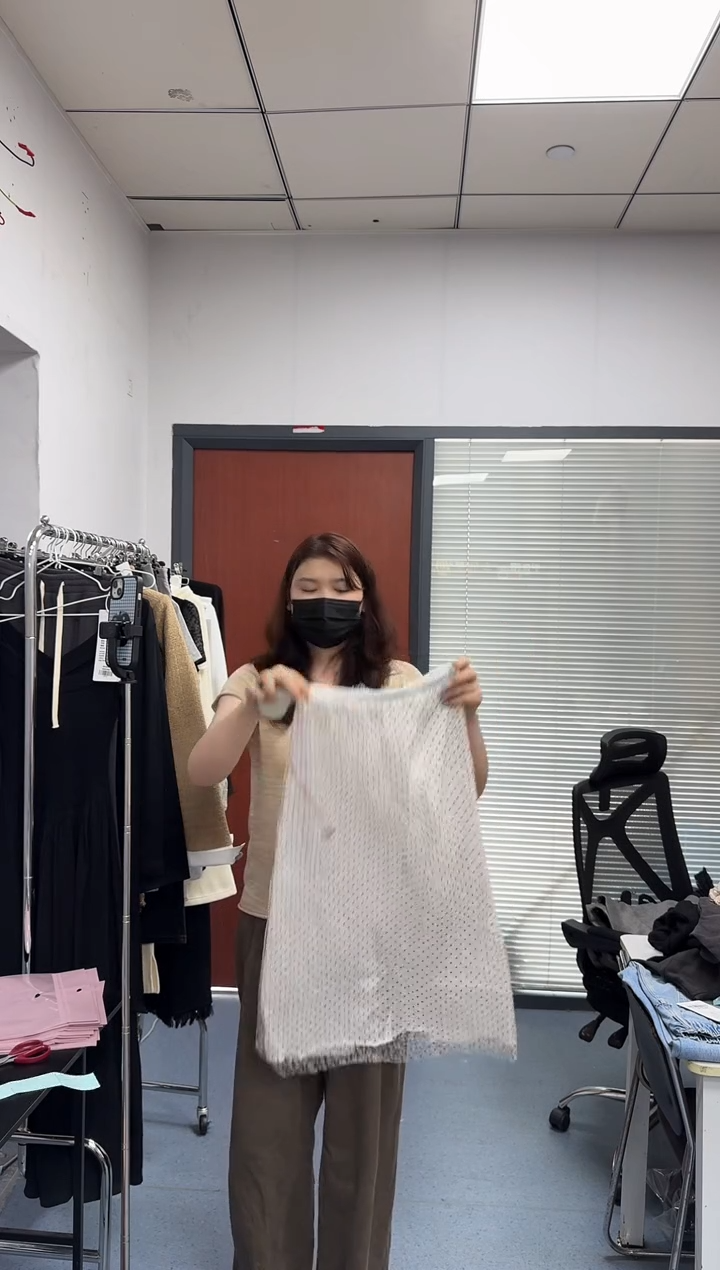 恐龙阿姨闪购商品：波点白色半身裙