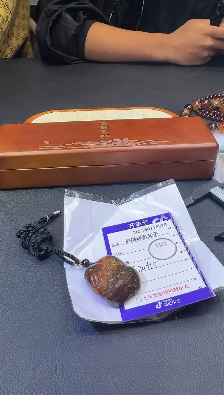 琥珀颈饰未镶嵌100718878随机发仅一件