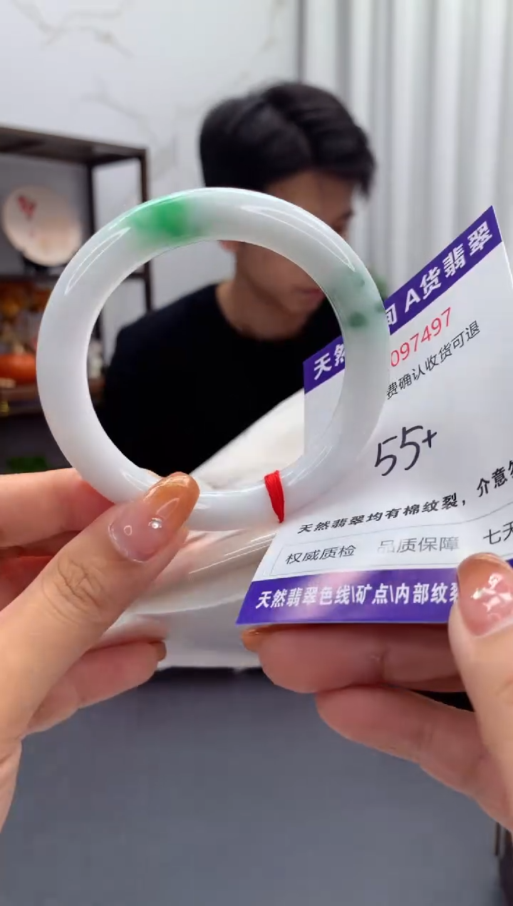 未镶嵌手镯翡翠有纹，完美者勿拍