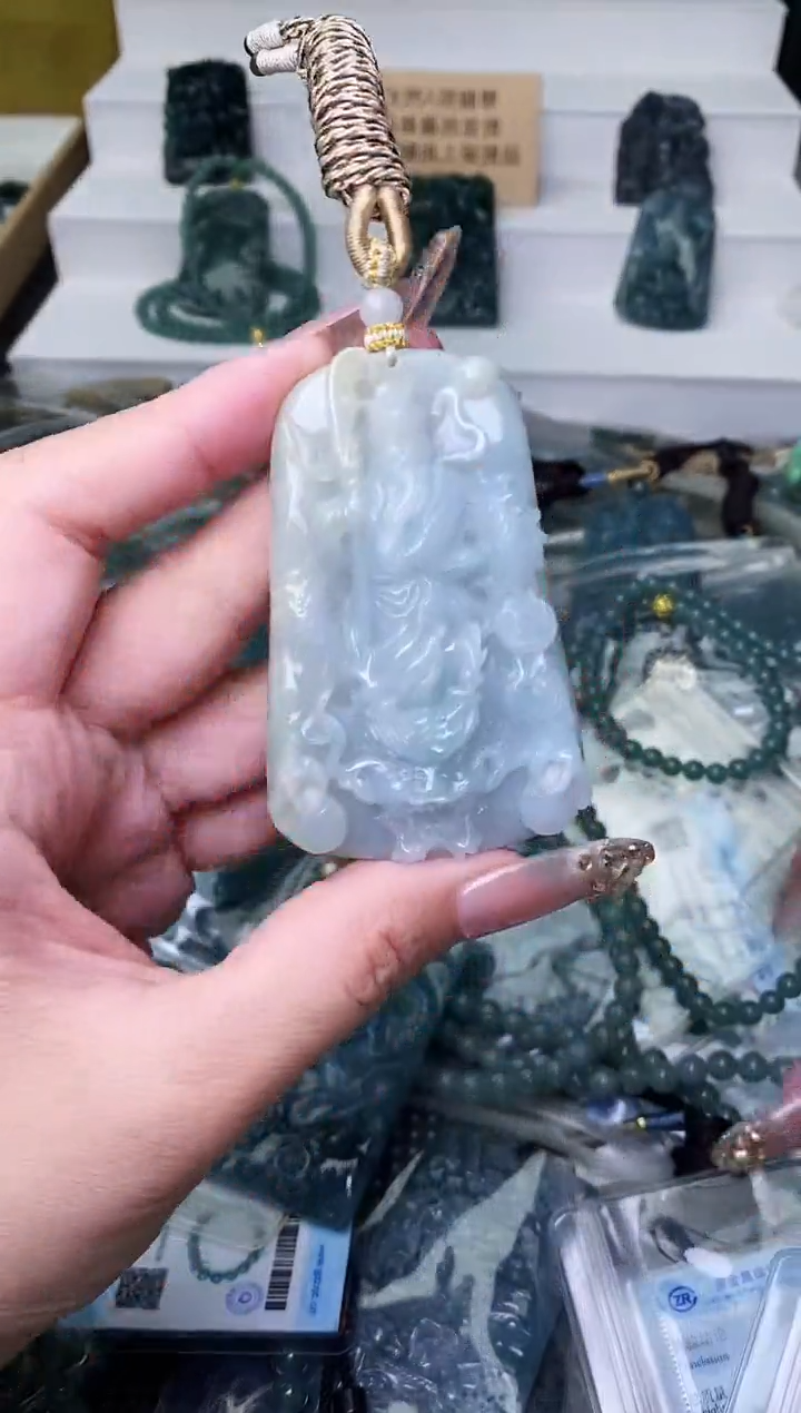 颈饰未镶嵌翡翠 