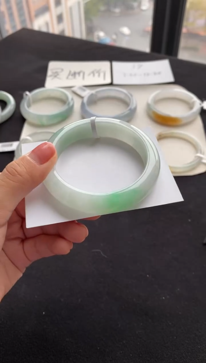 【闪购商品】翡翠手镯未镶嵌56正圈--不退不换