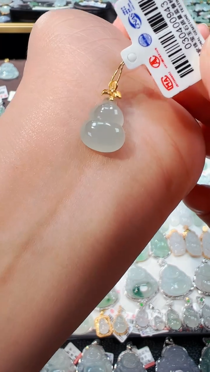 【闪购商品】翡翠吊坠(不含链)18K金镶嵌葫芦吊坠943