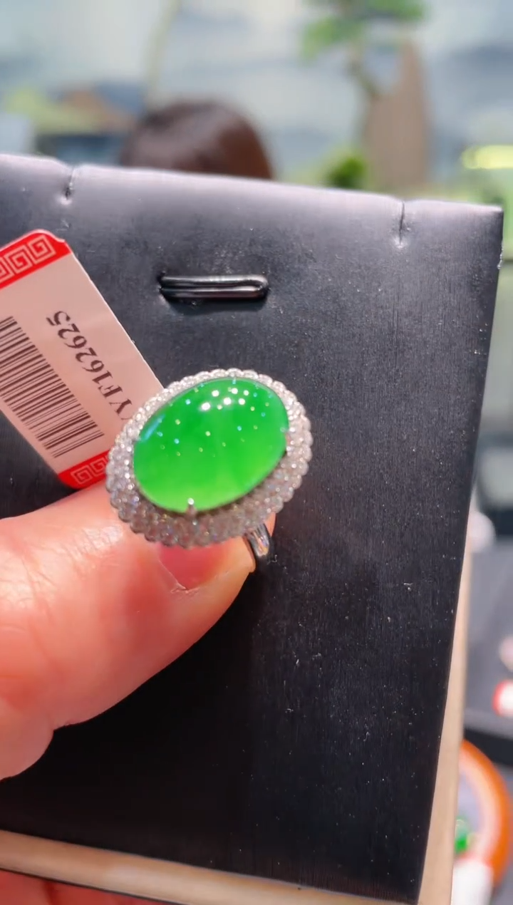 【闪购商品】翡翠颈饰18K金镶嵌A60戒指