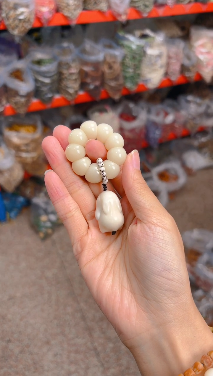 吊坠菩提根/象牙果荔枝栋手捻  白色兔