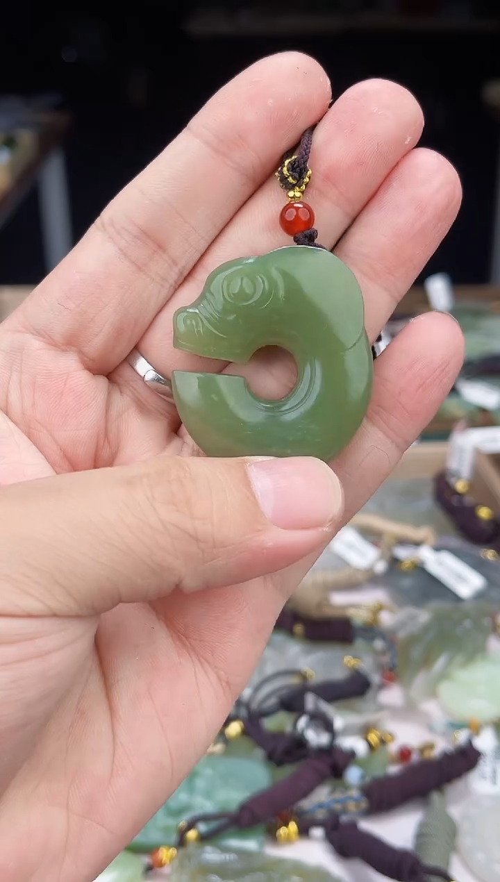 颈饰未镶嵌和田玉1