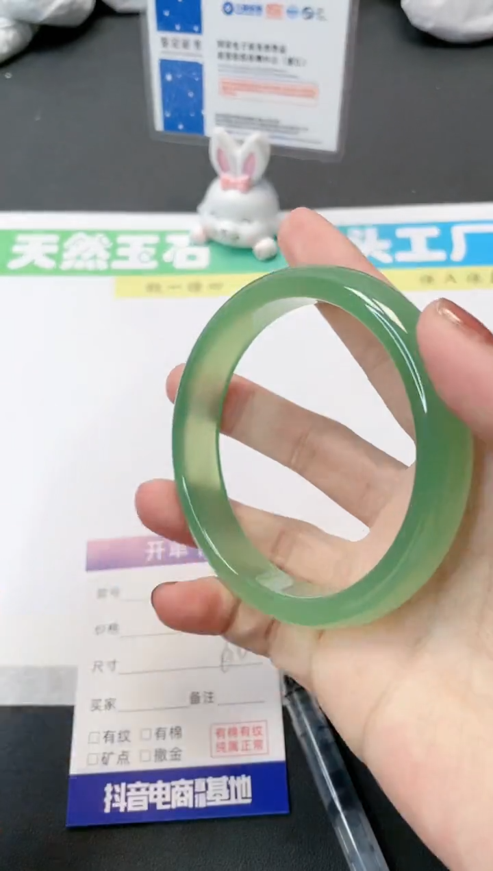 【闪购商品】石英质玉手镯未镶嵌133-65