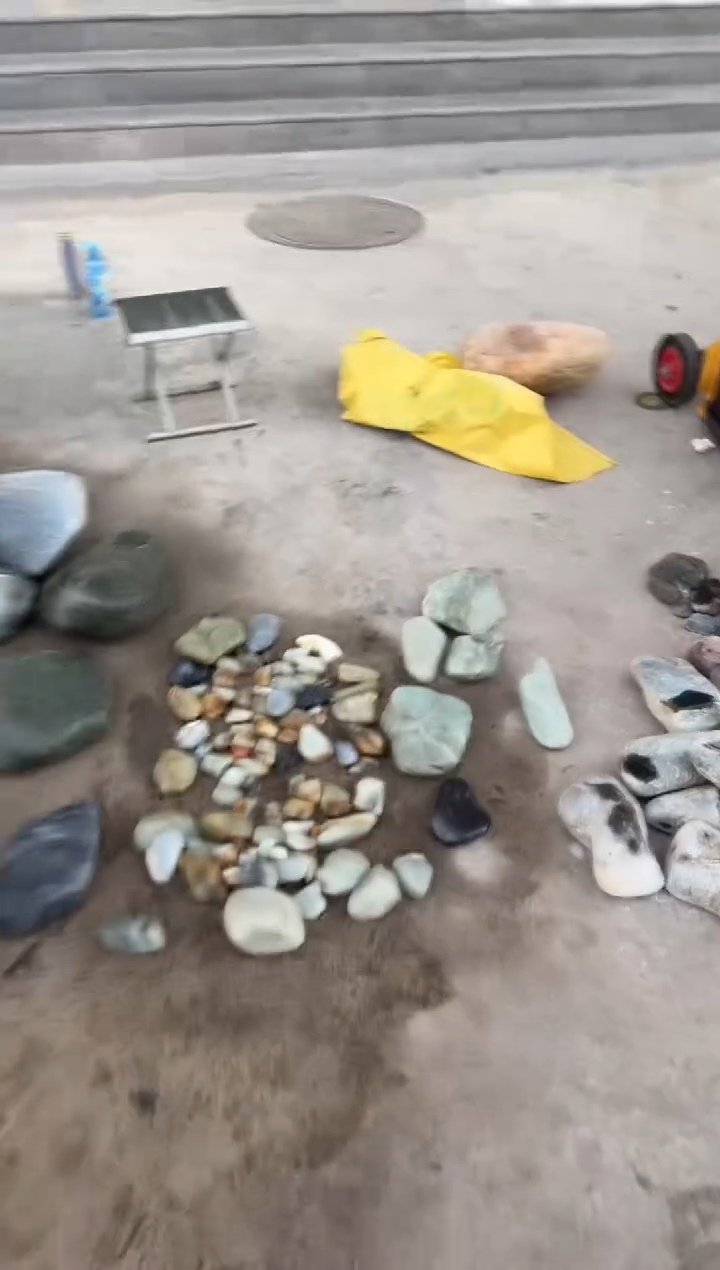 未镶嵌和田玉（糖玉）车挂和田玉