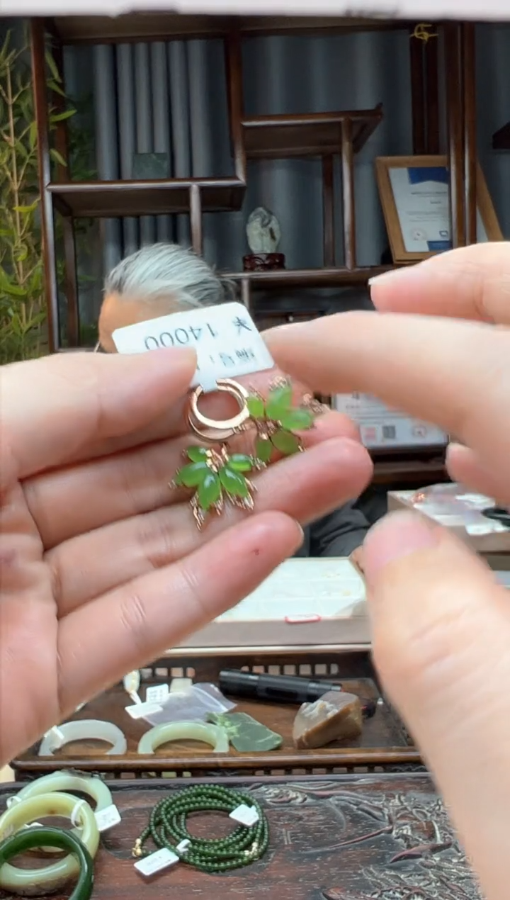 【闪购商品】和田玉颈饰18K金镶嵌耳钉