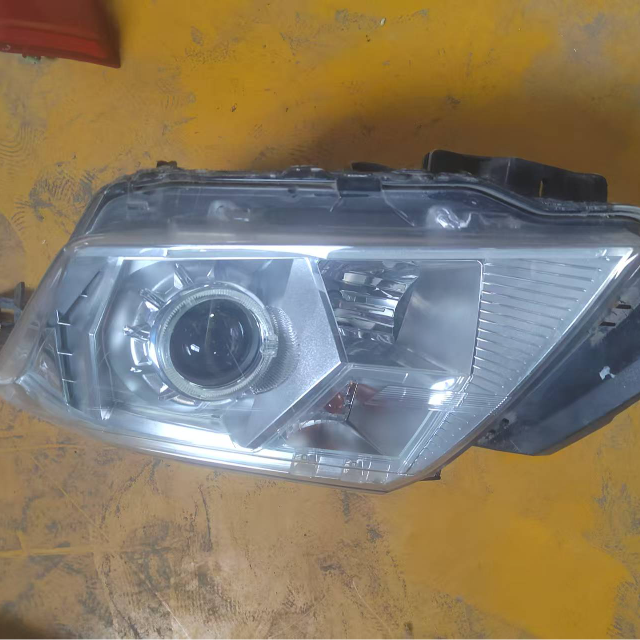 适用于凯迪拉克13年  右前大灯  原车纯拆