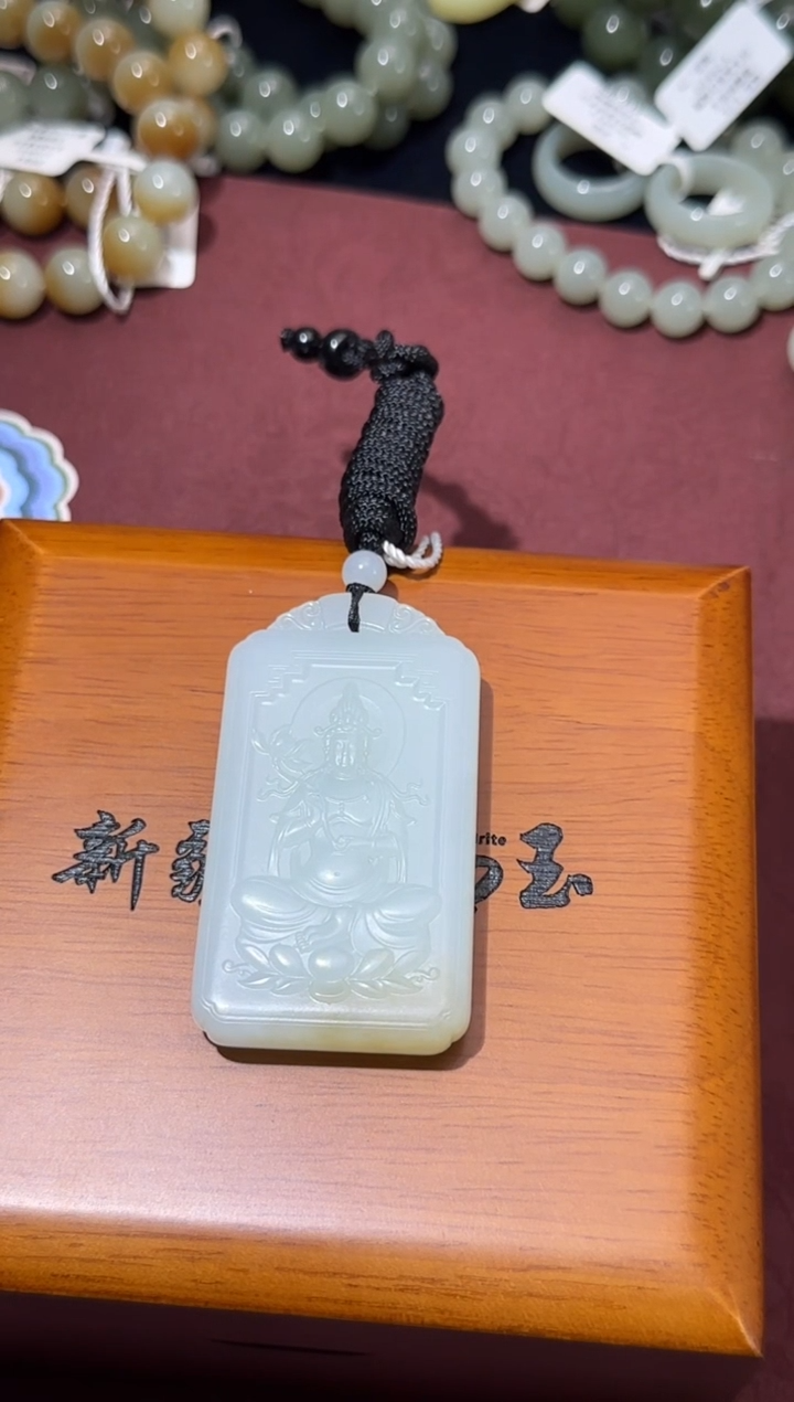 吊坠(不含链)未镶嵌和田玉且末糖白微色差吊坠返284