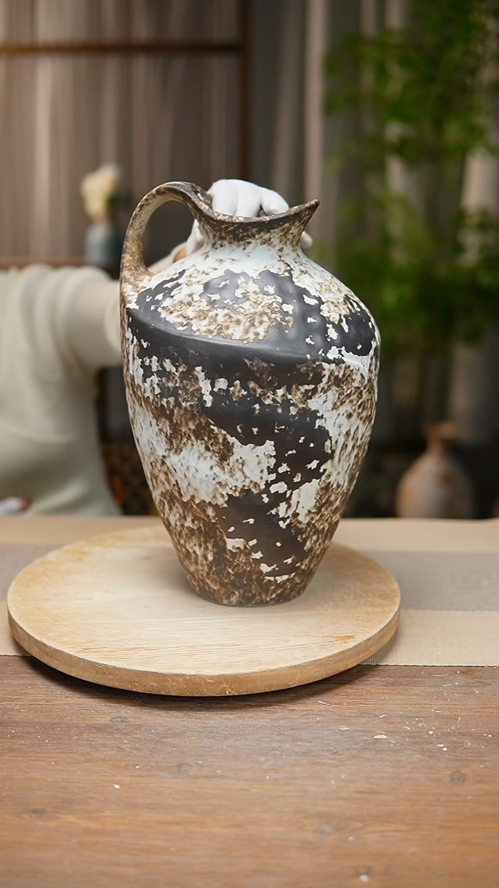 【闪购商品】陶瓷花器诧寂黑奶壶