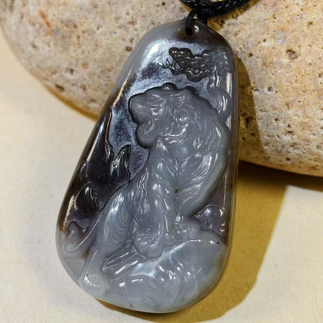 【福袋】天然和田玉糖玉精雕虎牌吊坠（配绳）