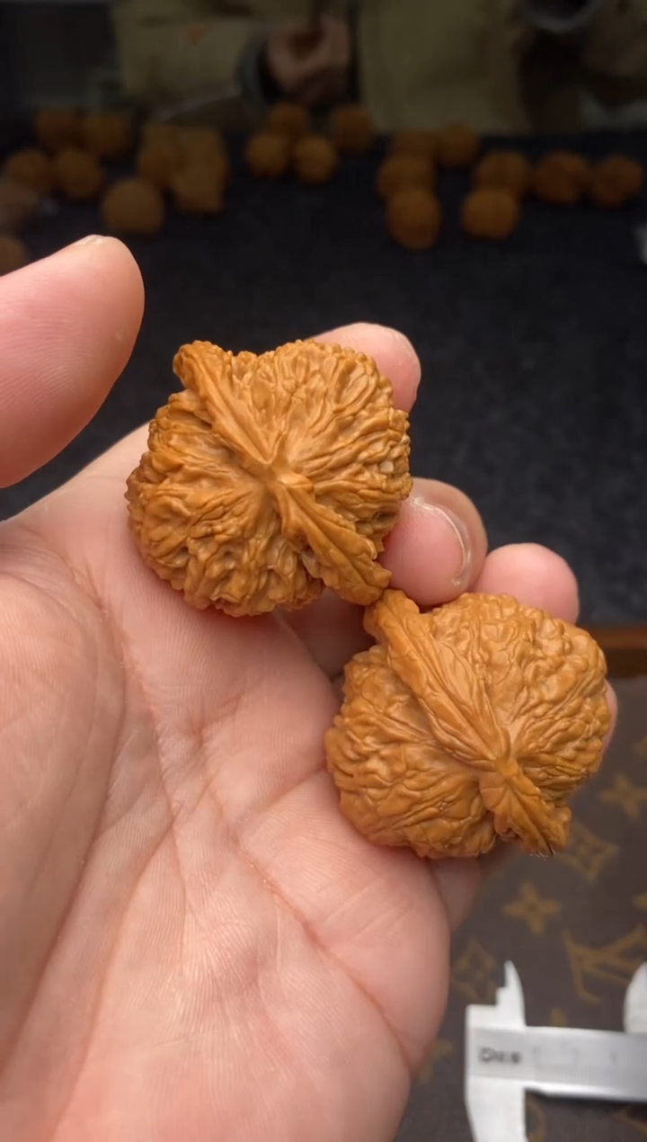 把件文玩核桃B220号42尺球白