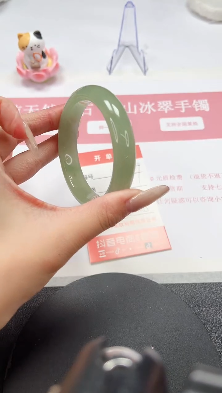 【闪购商品】石英质玉手镯未镶嵌A149-56.7