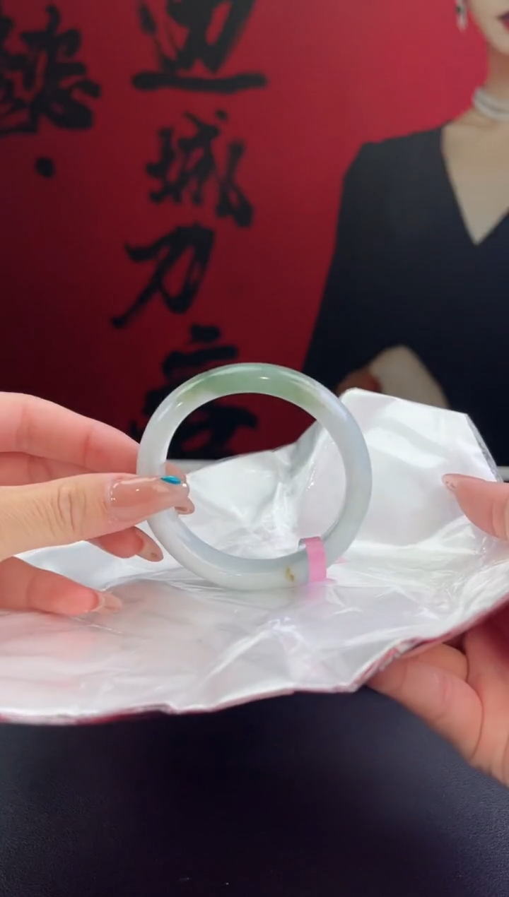 【闪购商品】翡翠未镶嵌手镯6翡翠手镯（微瑕）