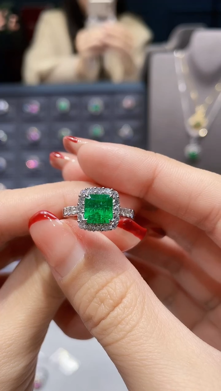 【闪购商品】祖母绿戒指18K金镶嵌1.59克拉/哥伦比亚