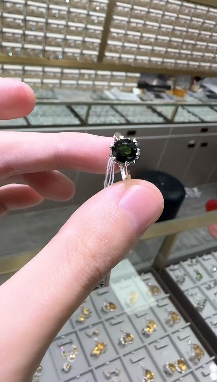 【闪购商品】戒指透辉石银S925镶嵌7mm