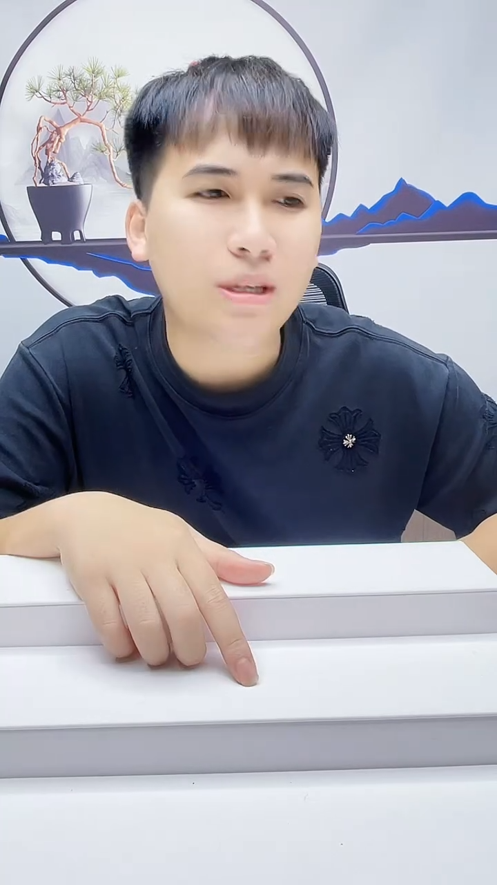 18K金镶嵌定制翡翠山**恙毛货挂件68