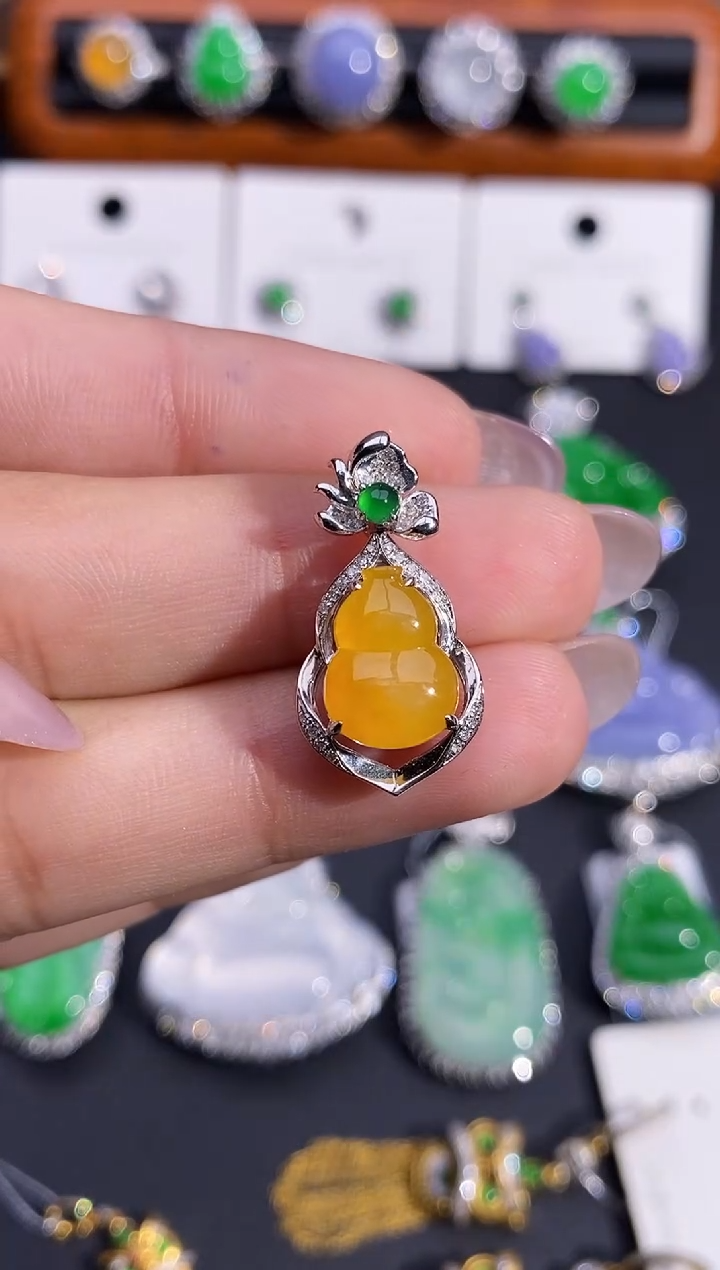 【闪购商品】翡翠颈饰18K金镶嵌吊坠