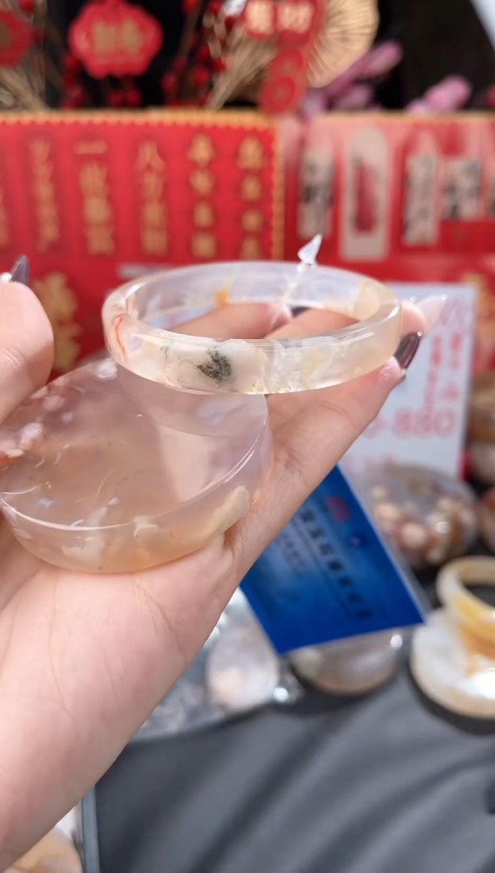 【闪购商品】石英质玉手镯未镶嵌55