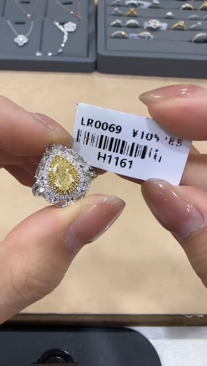 【闪购商品】钻石/18K金镶嵌水滴大钻戒指