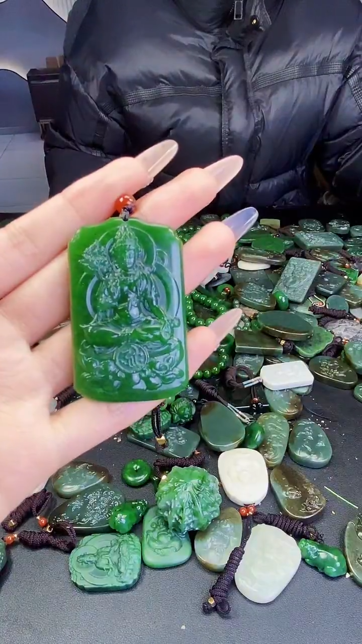 颈饰未镶嵌和田玉1