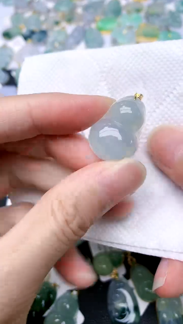 颈饰18K金镶嵌翡翠天然A货翡翠