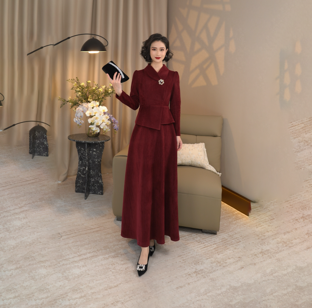 冬季新款酒红色轻奢显瘦收腰假两件青果领连衣裙优雅显贵02031