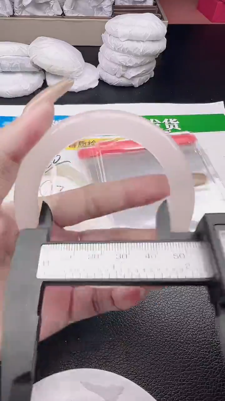 未镶嵌手镯石英质玉浅粉圈口57.8