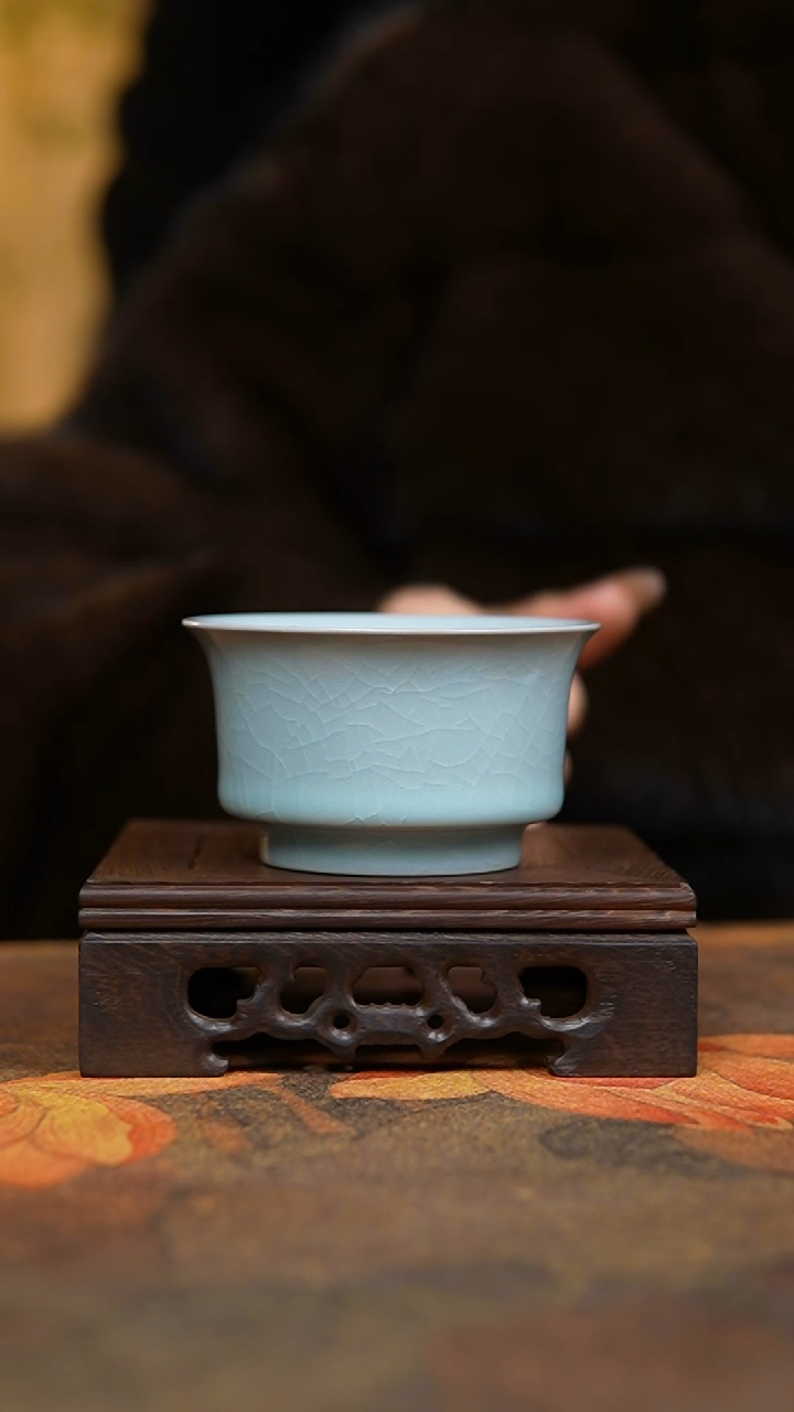 杯仿古月白纯手马蹄杯微瑕