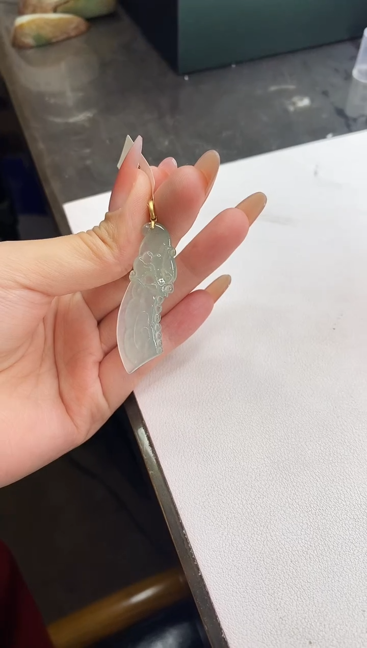 【闪购商品】翡翠颈饰18K金镶嵌屠龙刀