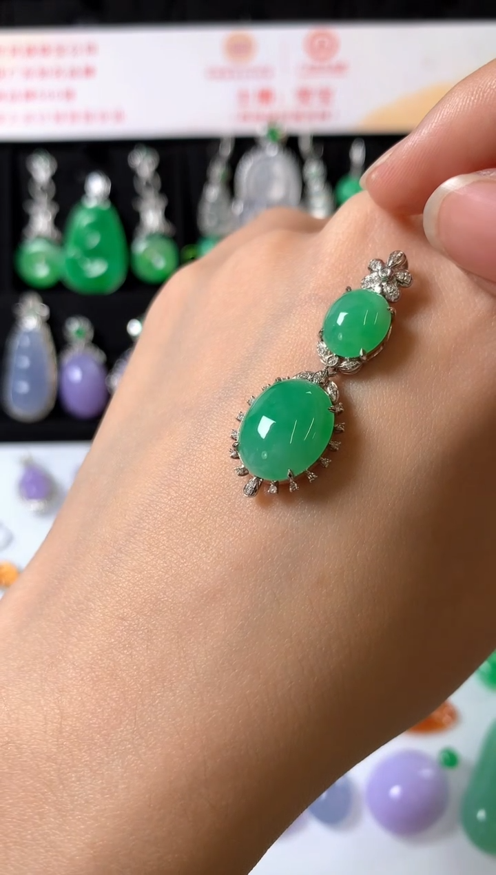 吊坠(赠链)18K金镶嵌翡翠吊坠