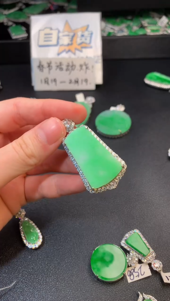 【闪购商品】翡翠颈饰银S925镶嵌翡翠