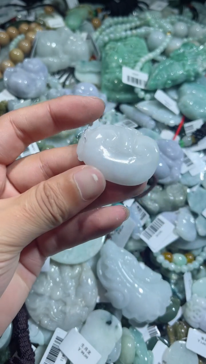 【闪购商品】翡翠颈饰未镶嵌00016460