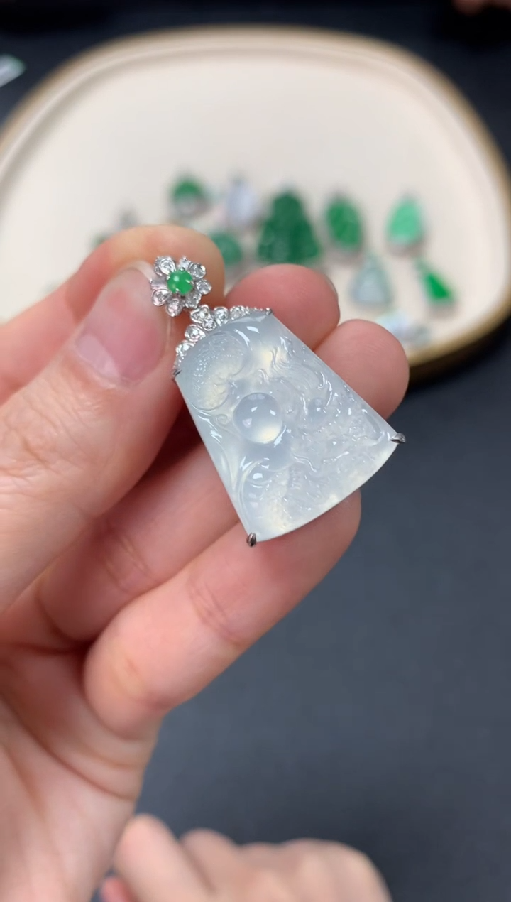 【闪购商品】翡翠吊坠(不含链)18K金镶嵌4980