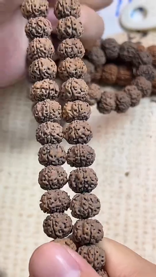 【闪购商品】金刚菩提手串灰皮平细梅花手持