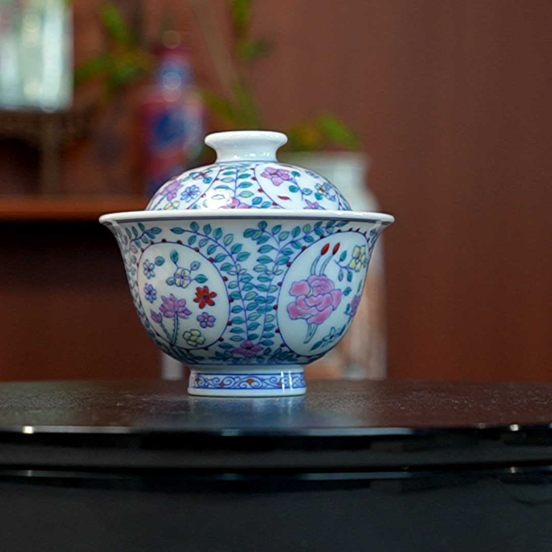 12.27/N200560/01034/斗彩开窗花卉二才盖碗/口径10.1/高8.8