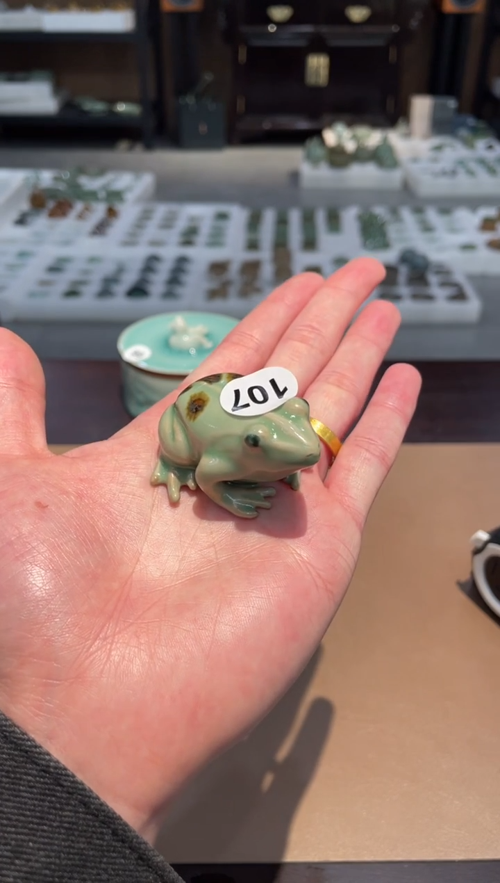 107窑承青瓷小青蛙