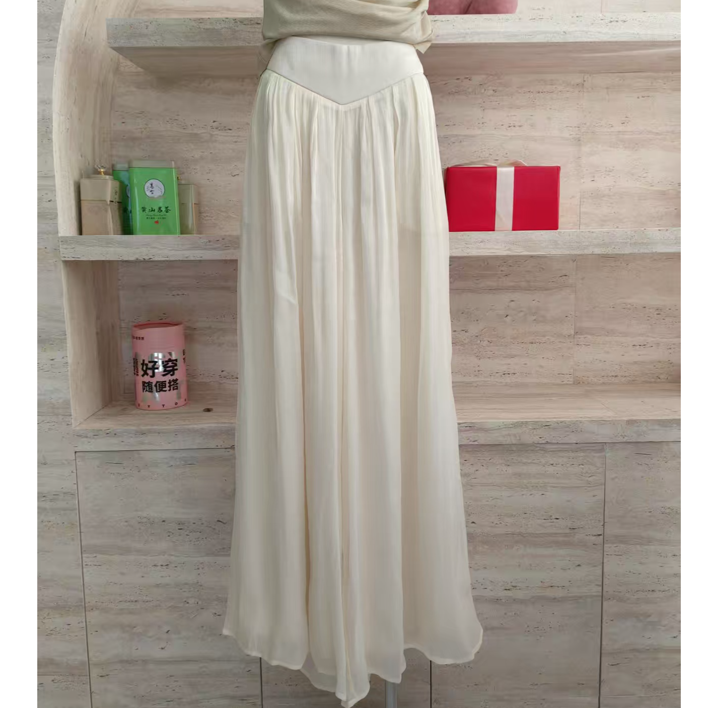 休闲慵懒风长裤春夏阔腿裤百褶时尚设计师款米白色夏季薄款气质