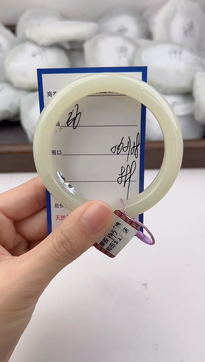 未镶嵌手镯和田玉36颜色微差无瑕疵