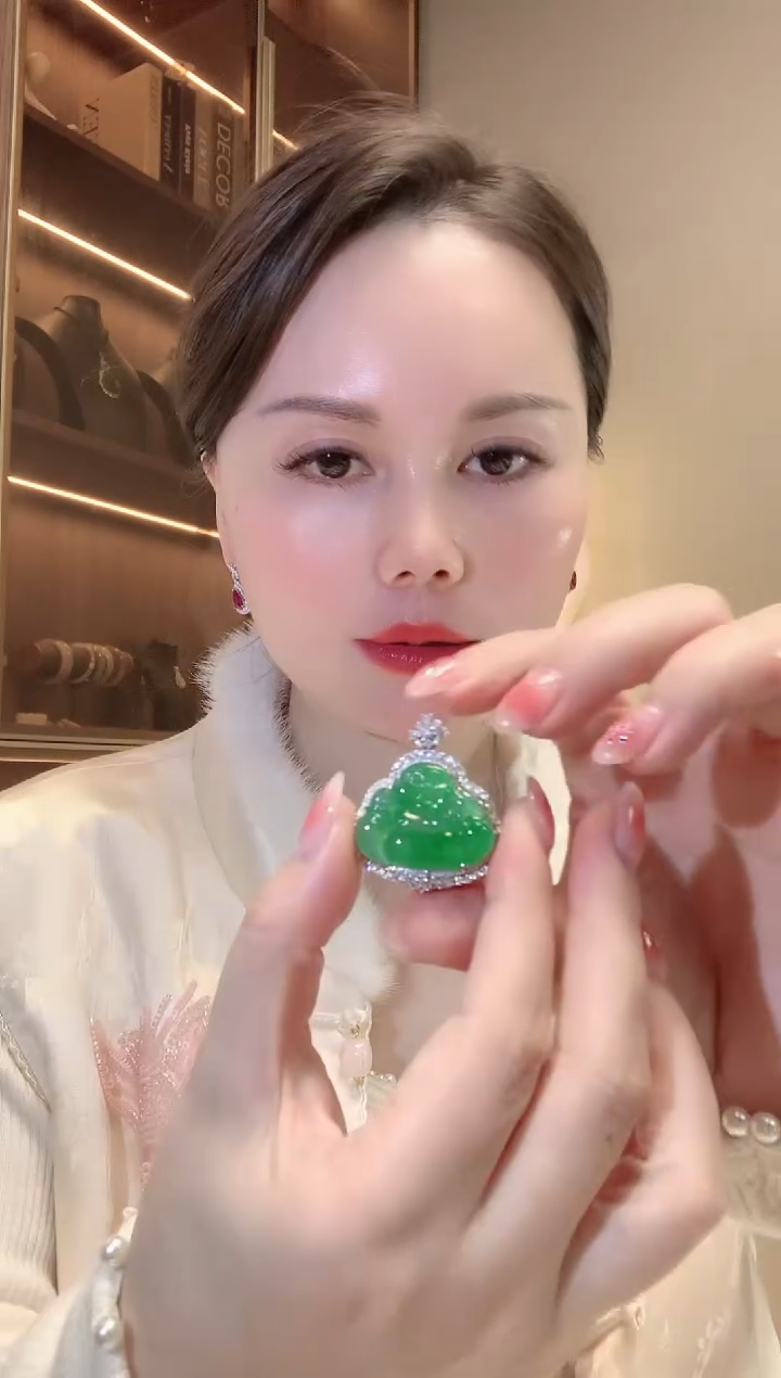 【闪购商品】翡翠吊坠(不含链)18K金镶嵌F69 