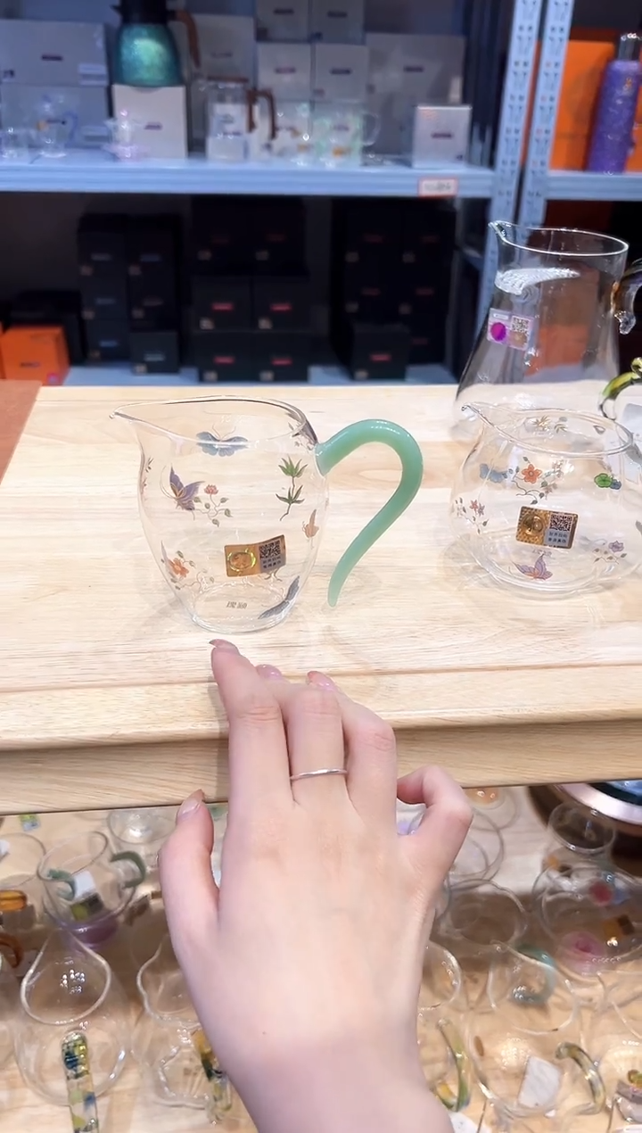 禾器怡然公道杯蝶恋花浅玉色