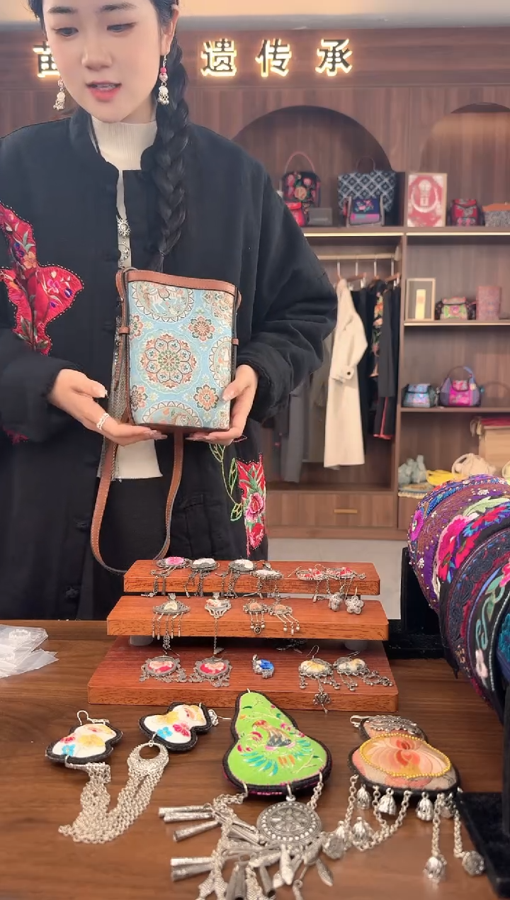 刺绣扶光苗绣传承L63