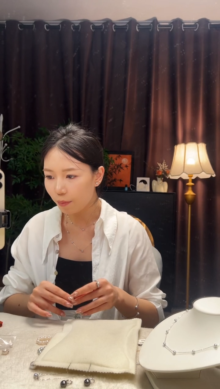 铂Pt900镶嵌海水珍珠DA XC105 耳钉 6-7